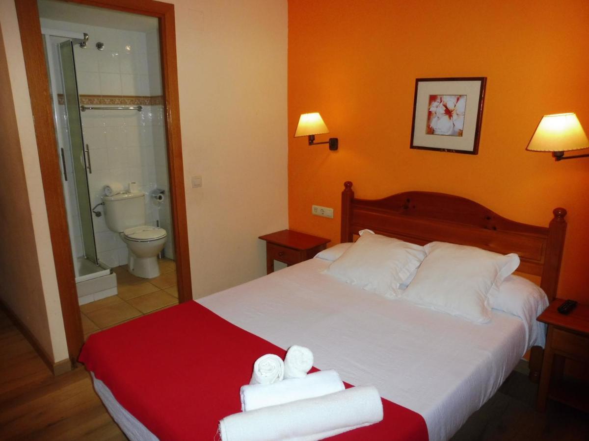 Hostal Cal Batista Баґа Екстер'єр фото
