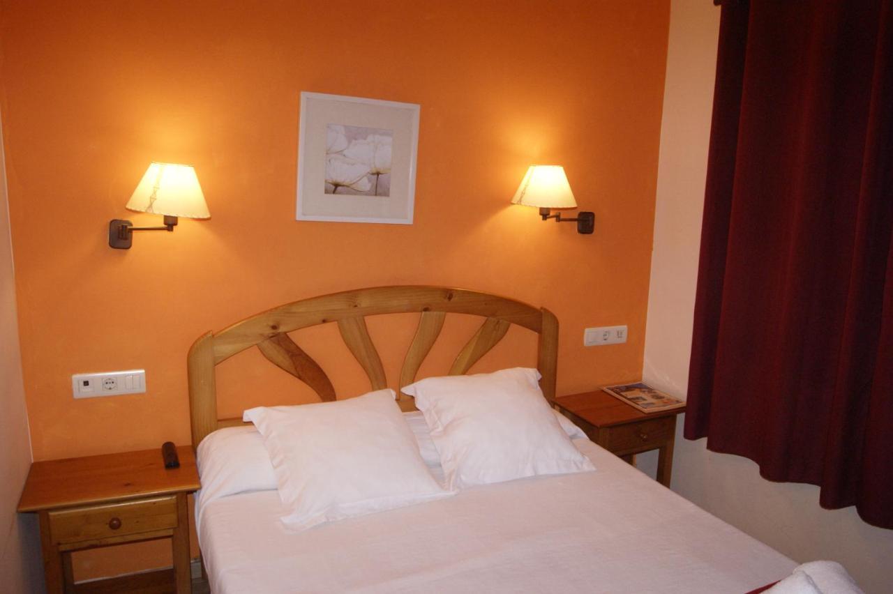 Hostal Cal Batista Баґа Екстер'єр фото