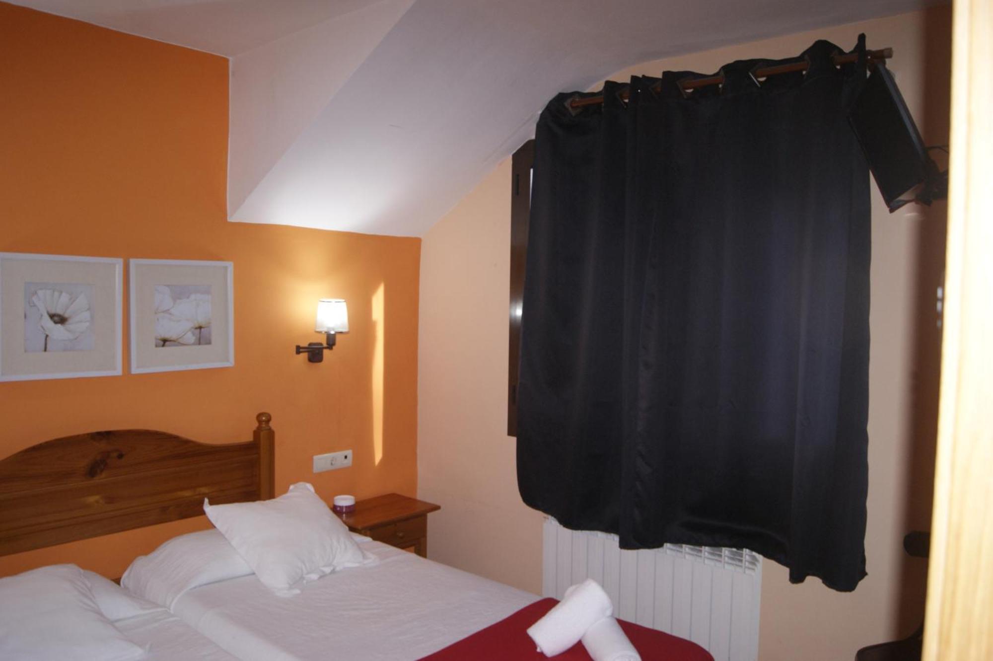 Hostal Cal Batista Баґа Екстер'єр фото