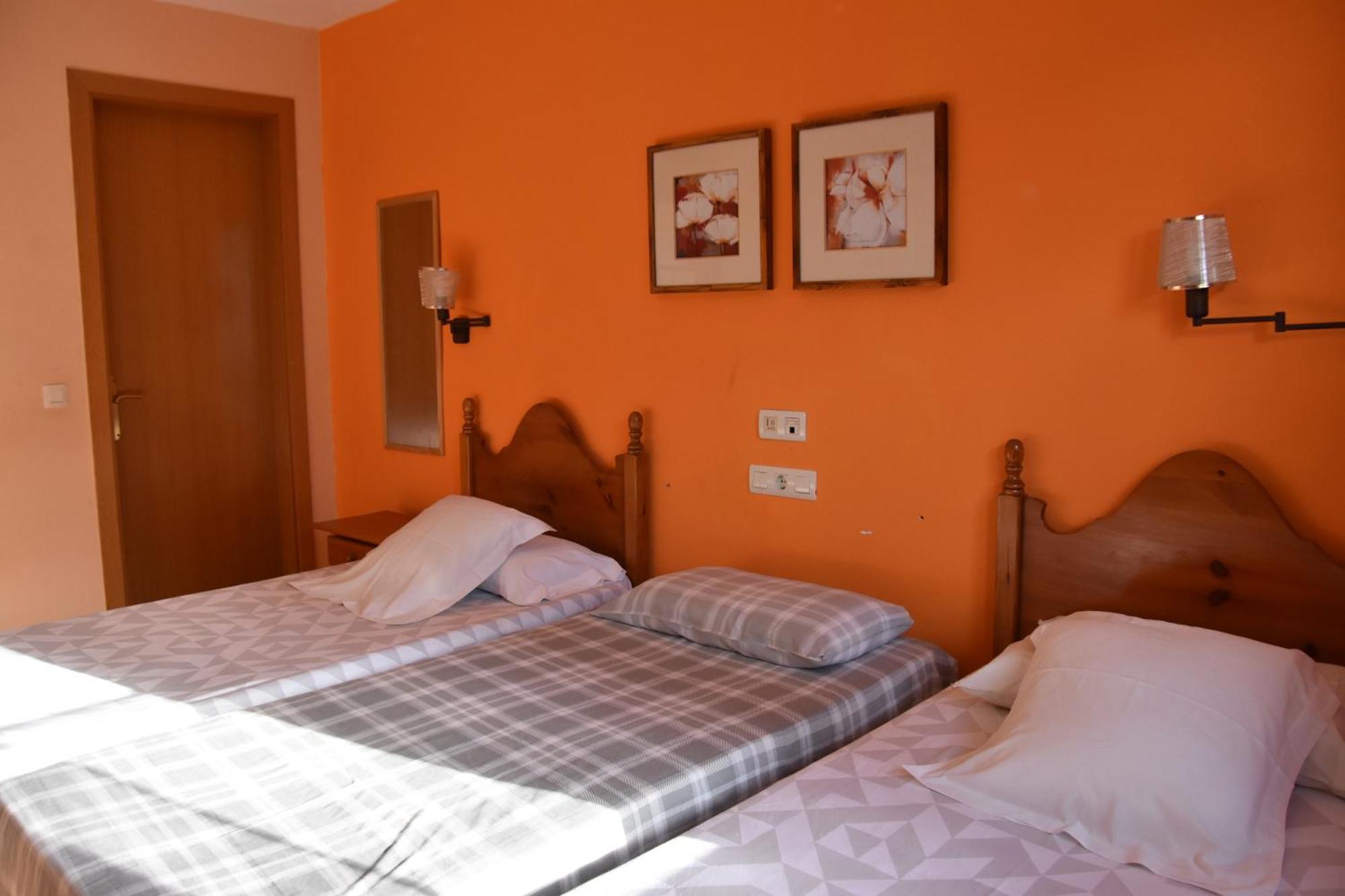 Hostal Cal Batista Баґа Екстер'єр фото