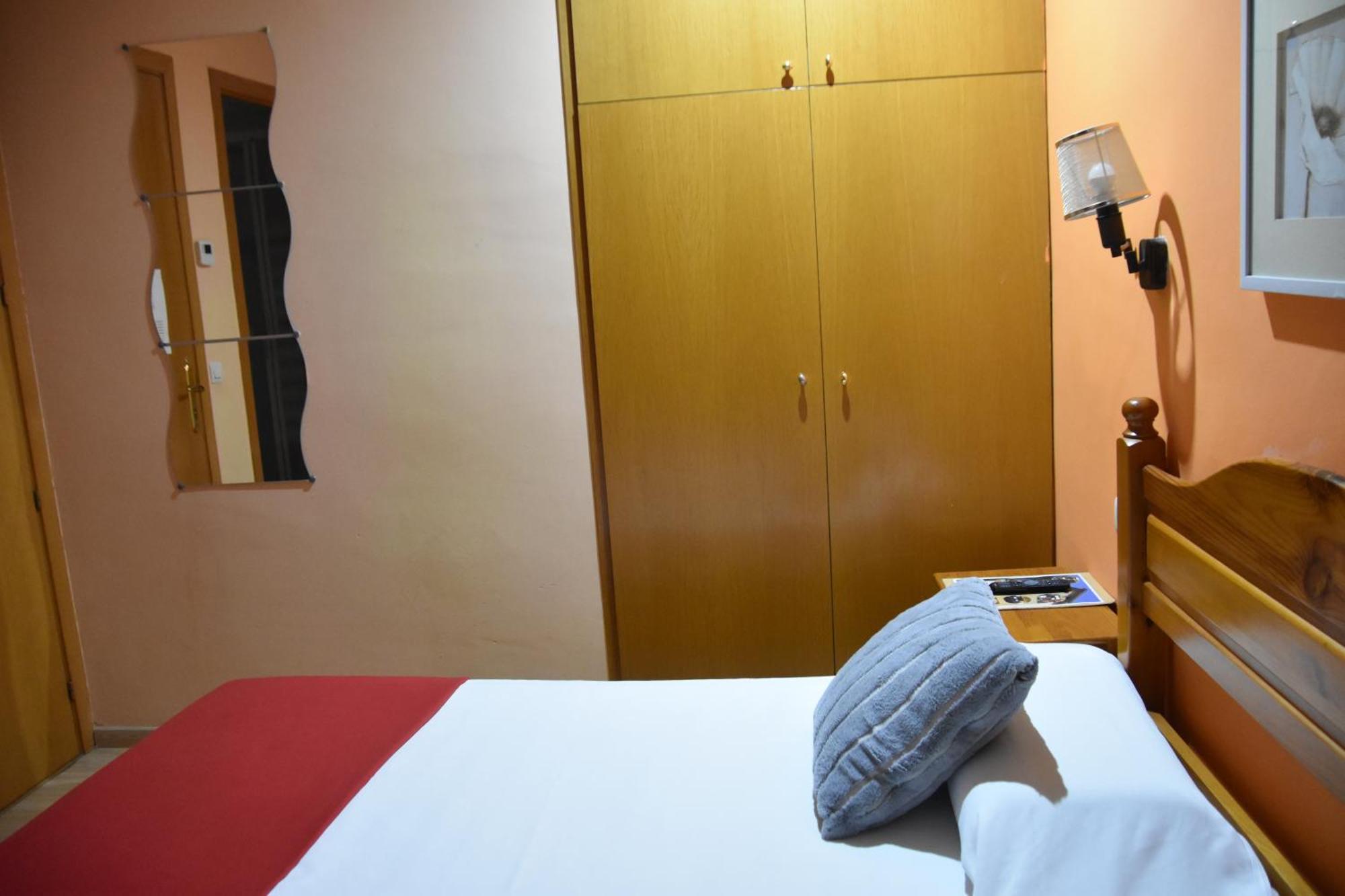 Hostal Cal Batista Баґа Екстер'єр фото